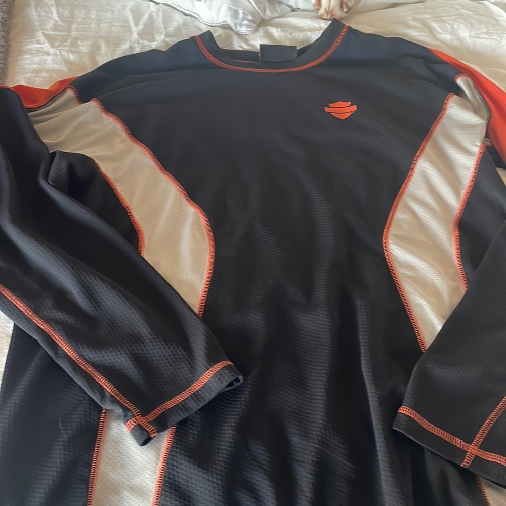 Men’s Harley -Davidson performance long sleeve shirt .